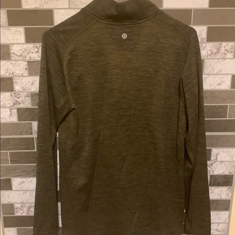 MENS LULULEMON HALF ZIP GREEN